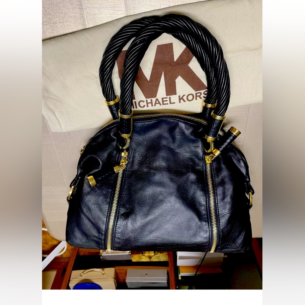Michael Kors black leathered big purse like new